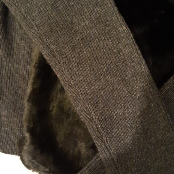 Ann Taylor Loft faux fur sweater - Picture 2 of 7